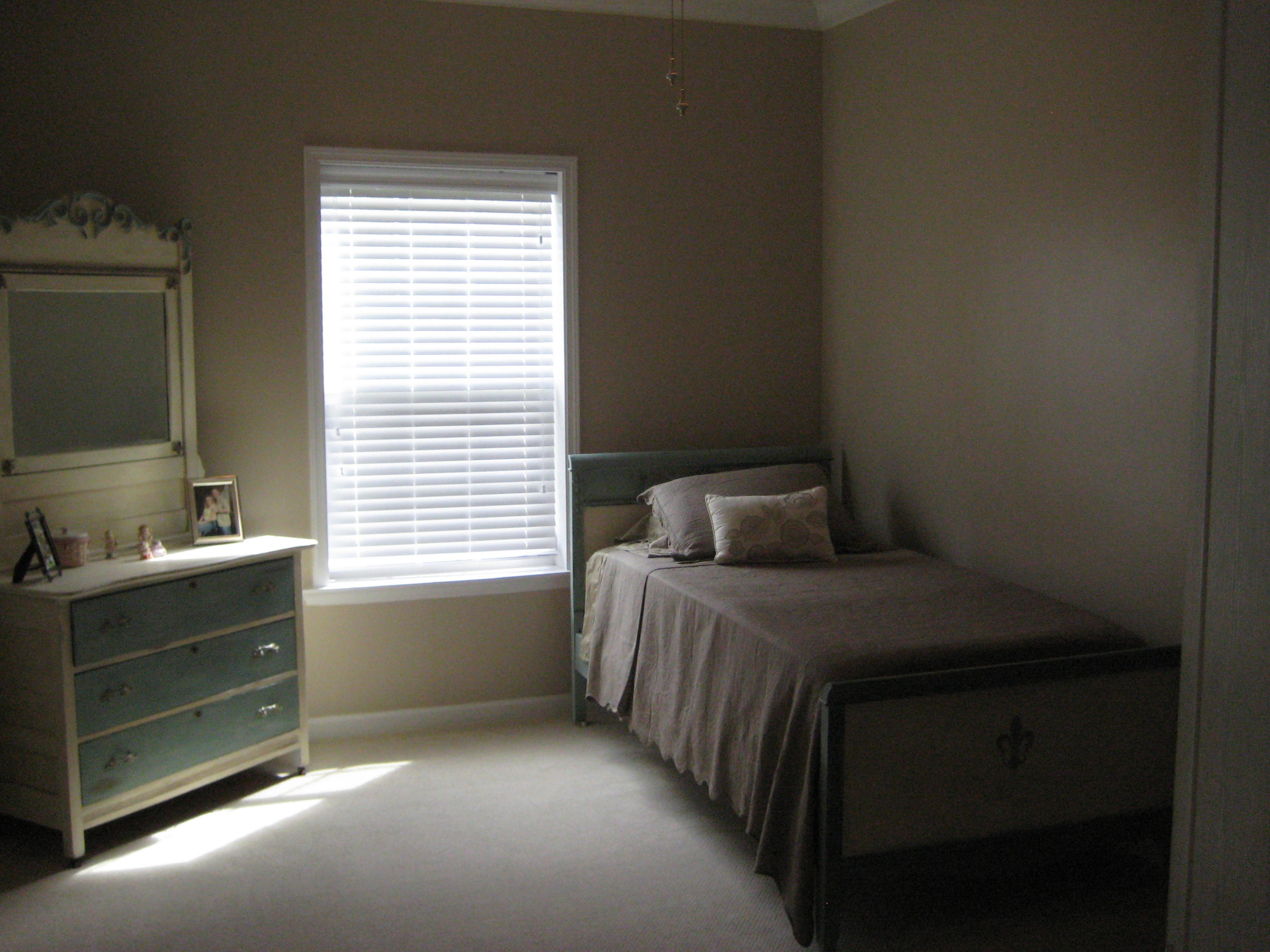 6024 Sand Hill Road Crestview, FL 32539 - Photo 20 of 43 a bedroom with a bed and a window