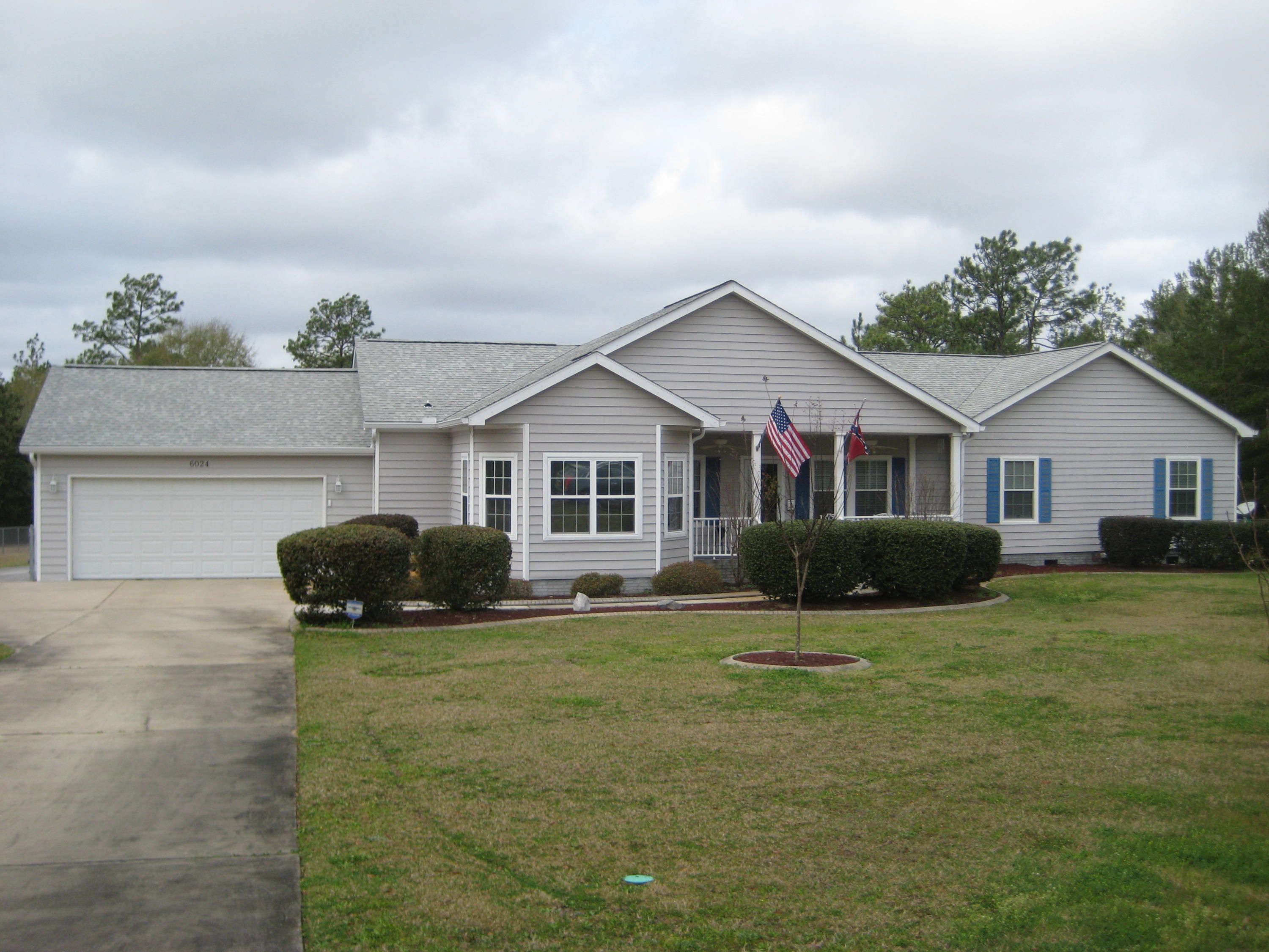 6024 Sand Hill Road Crestview, FL 32539 - Photo 2 of 43 a front view of a house with a yard