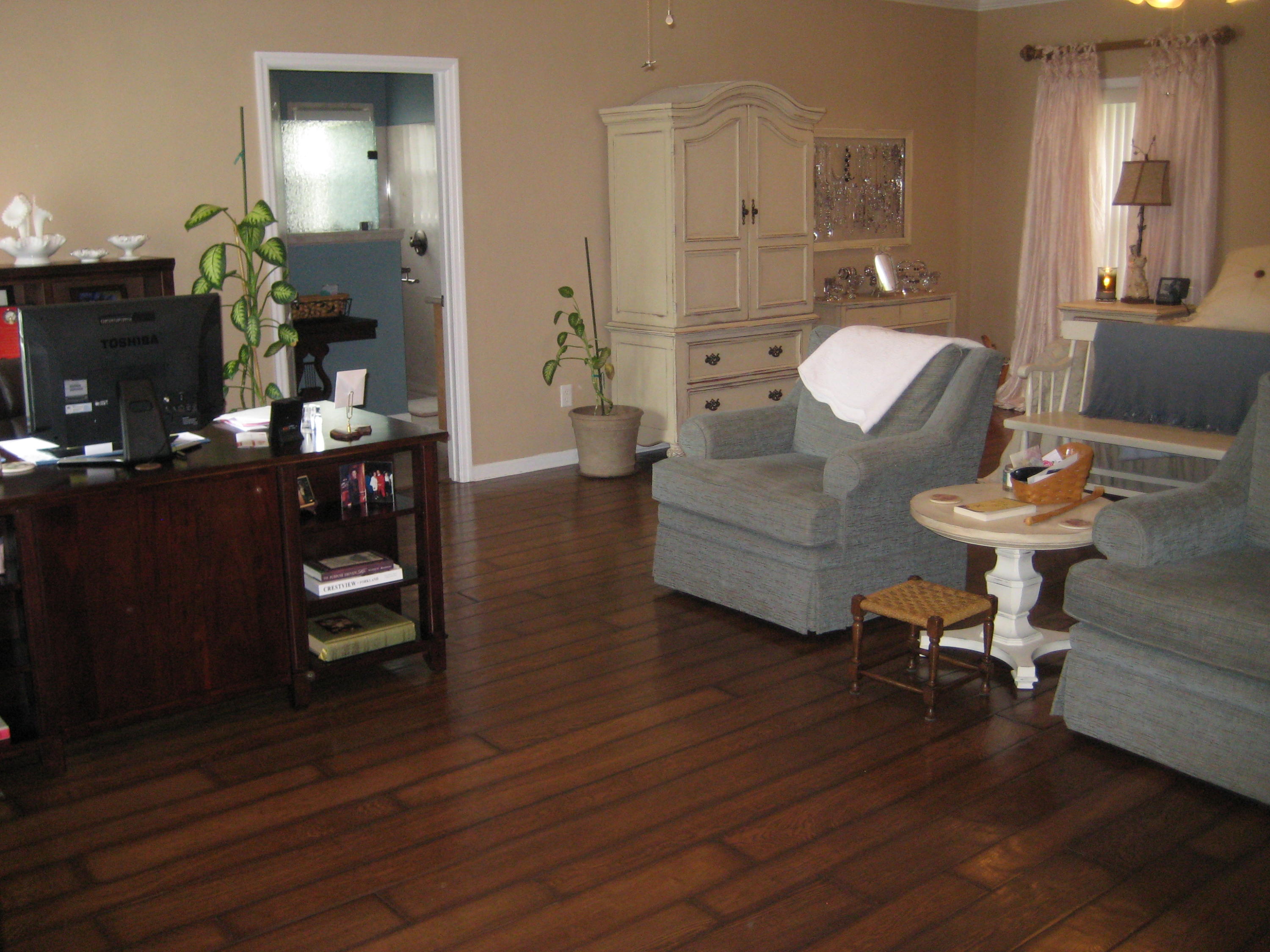 6024 Sand Hill Road Crestview, FL 32539 - Photo 23 of 43 a living room with furniture and a wooden floor