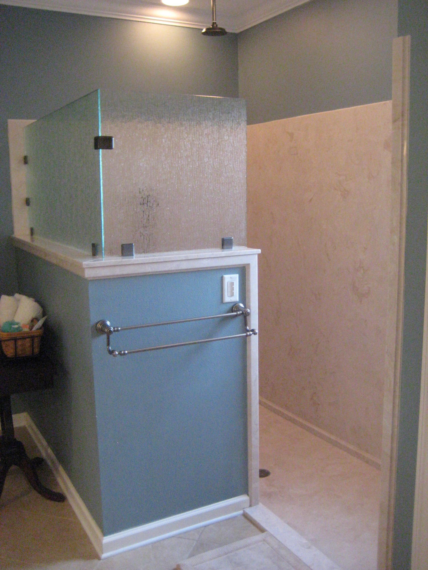 6024 Sand Hill Road Crestview, FL 32539 - Photo 26 of 43 a bathroom with a sink and toilet