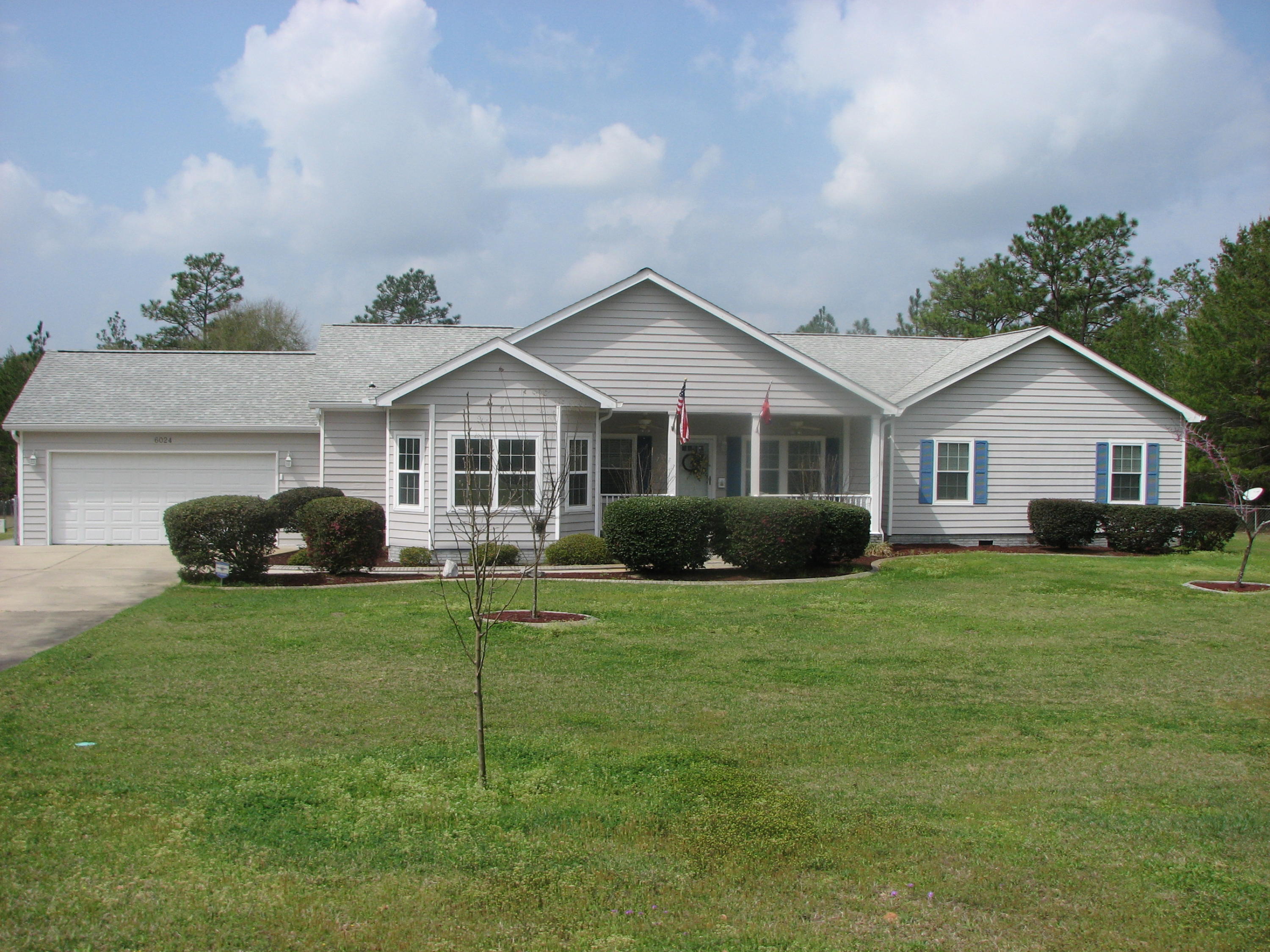 6024 Sand Hill Road Crestview, FL 32539 - Photo 43 of 43 a front view of a house with a garden
