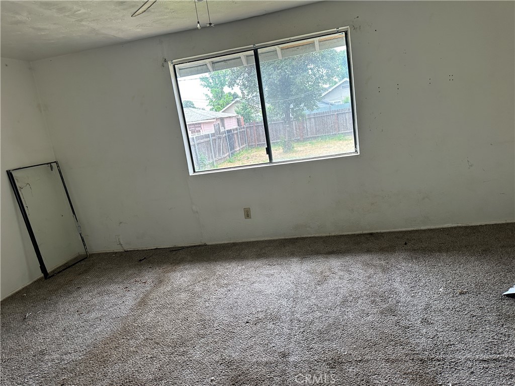 50 West 20th Street Merced, CA 95340 - Photo 16 of 20 a view of an empty room with a window