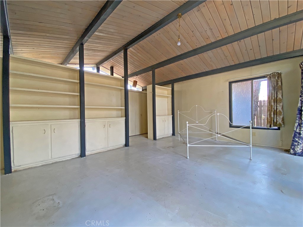 1543 Bates Place Claremont, CA 91711 - Photo 31 of 46 an empty room with windows