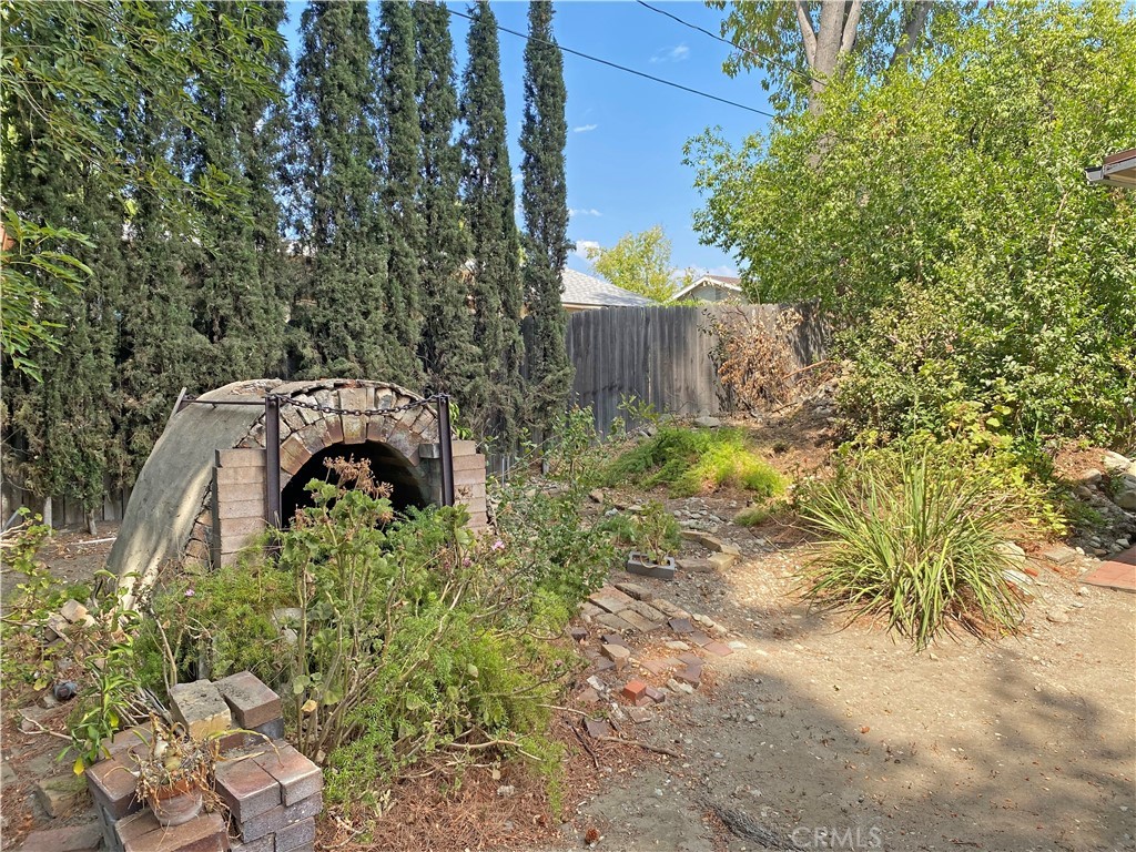 1543 Bates Place Claremont, CA 91711 - Photo 39 of 46 a close up of a yard