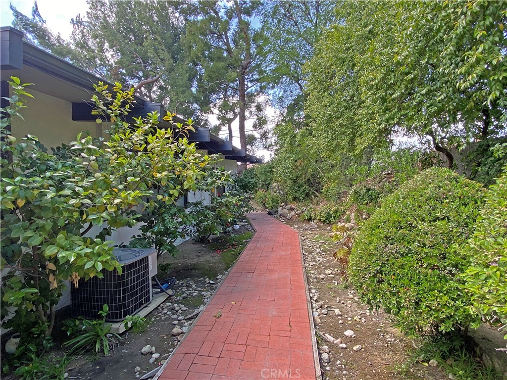 1543 Bates Place Claremont, CA 91711 - Photo 41 of 46 a backyard of a house with lots of green space