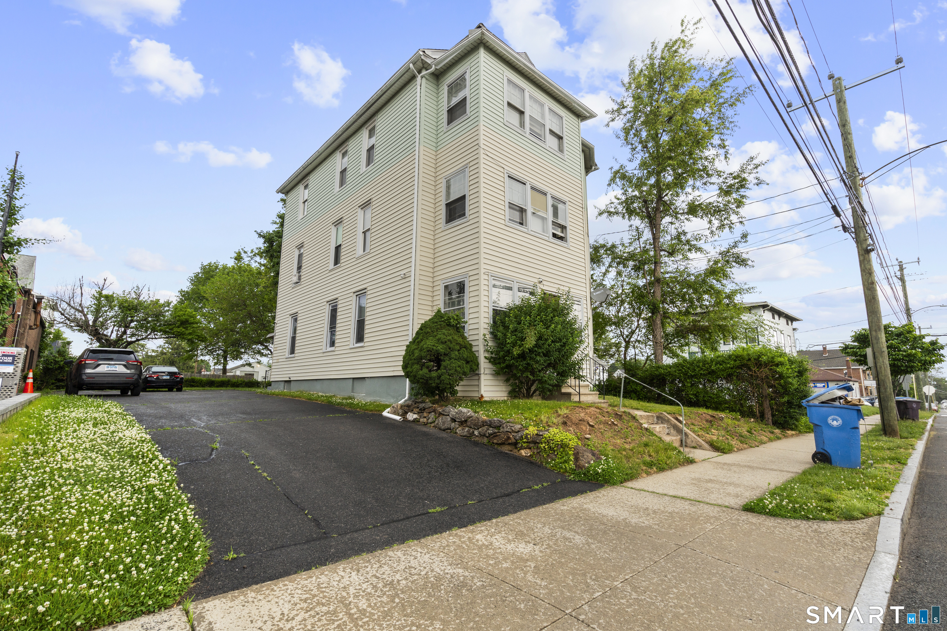 302 Allen Street New Britain, CT 06053 - Photo 4 of 40