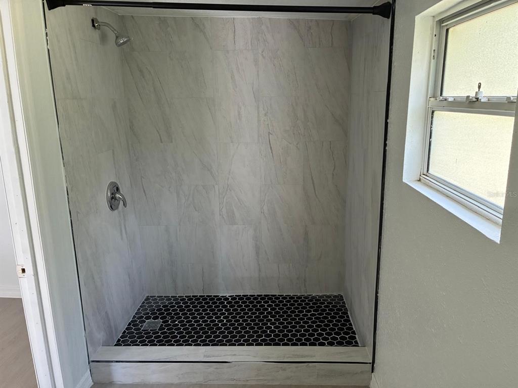 1008 Nebraska Street Leesburg, FL 34748 - Photo 21 of 26 a close view of a stove in a bathroom