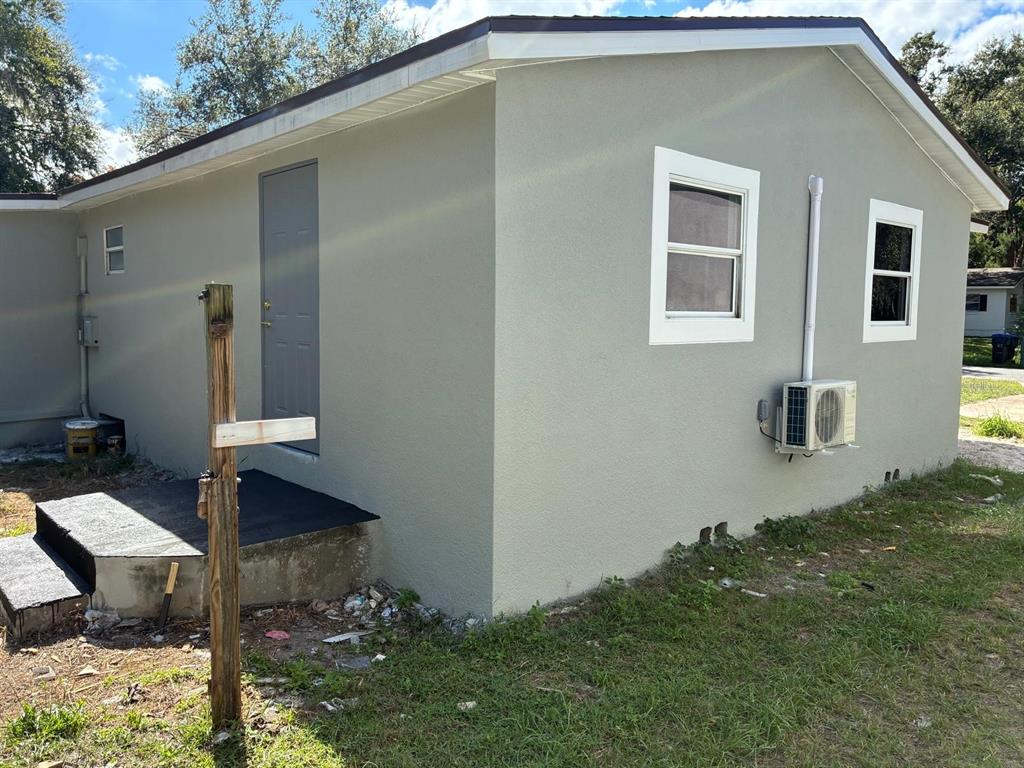 1008 Nebraska Street Leesburg, FL 34748 - Photo 25 of 26 a backyard of a house with seating space