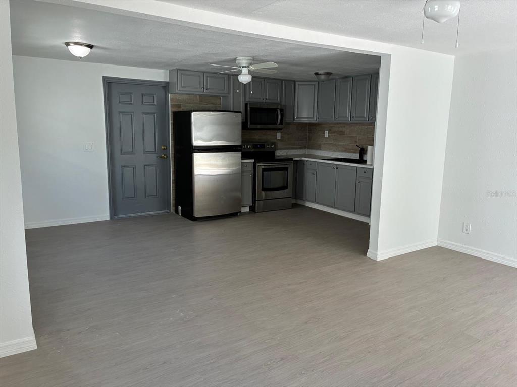 1008 Nebraska Street Leesburg, FL 34748 - Photo 4 of 26 a kitchen with refrigerator and oven