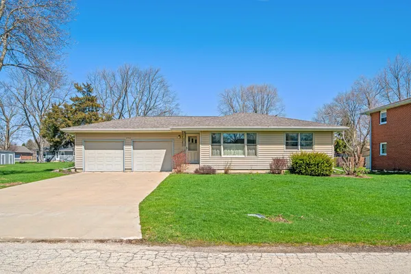 $299,990 | 356 East Ann Street, Somonauk, IL 60552