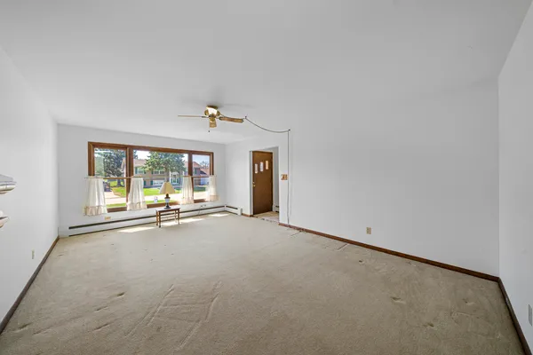 $299,990 | 356 East Ann Street, Somonauk, IL 60552