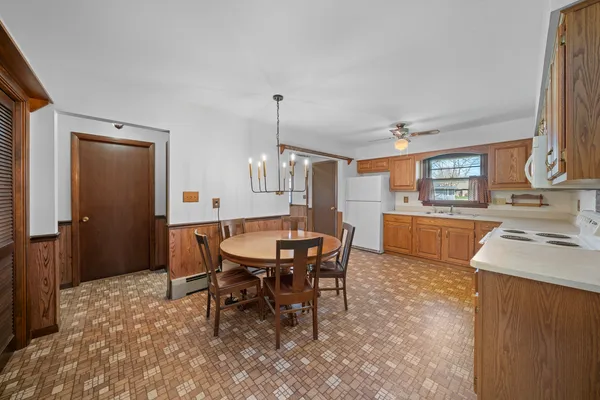 $299,990 | 356 East Ann Street, Somonauk, IL 60552