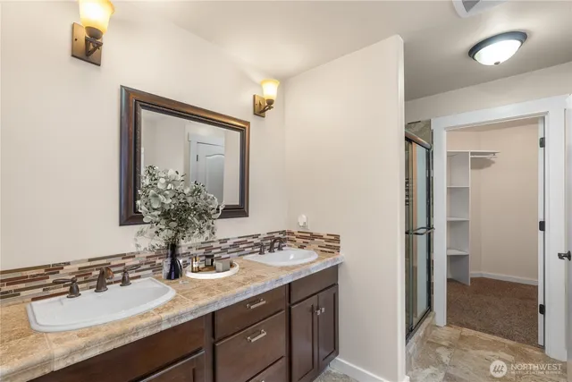 a bathroom with a toilet