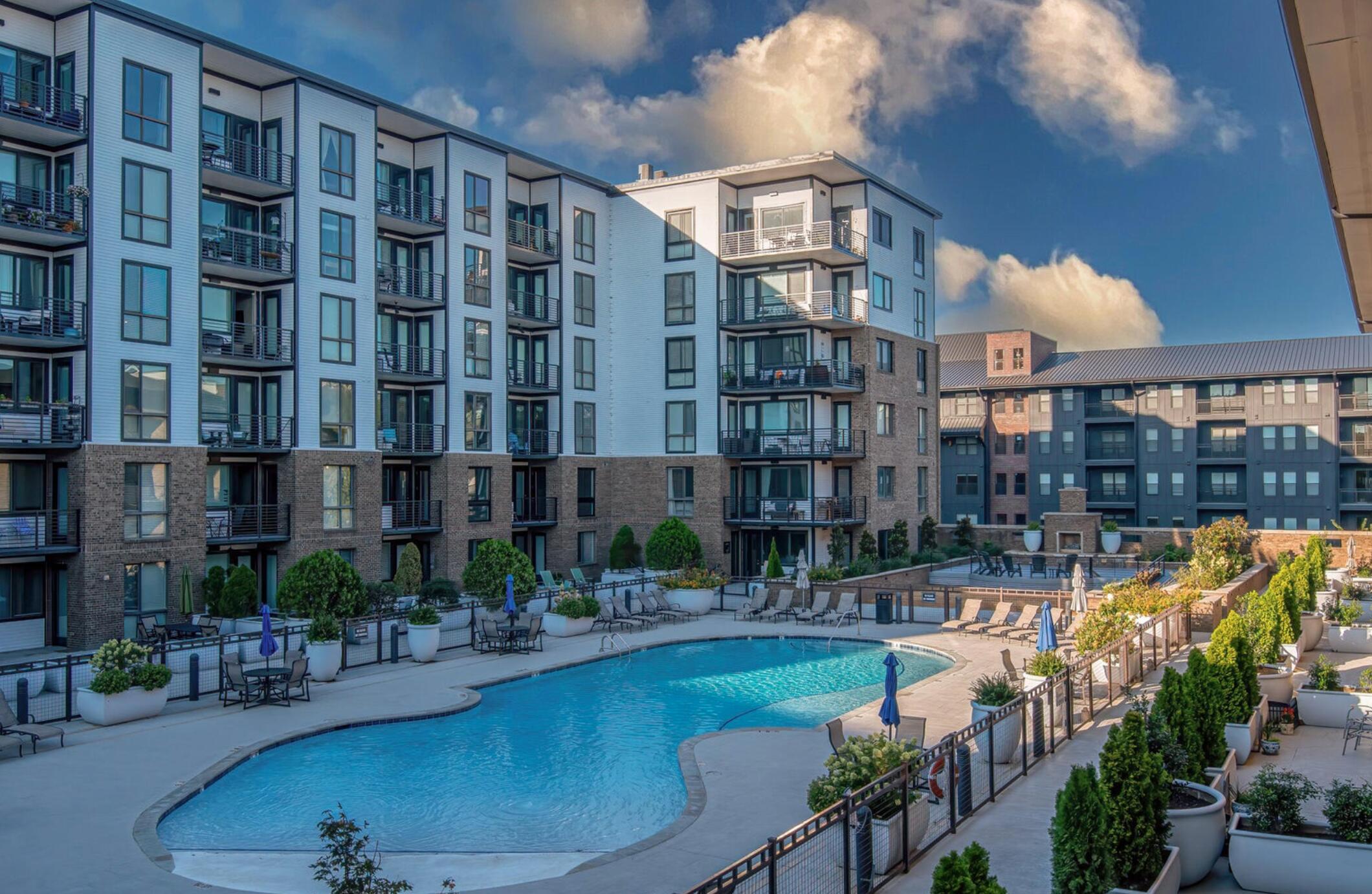 200 Manufacturers Road, Unit 630 Chattanooga, TN 37405 - Photo 8 of 27 Beach Entry Pool