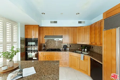 $1,949,000 | 10727 Wilshire Boulevard, Unit 501, Los Angeles, CA 90024