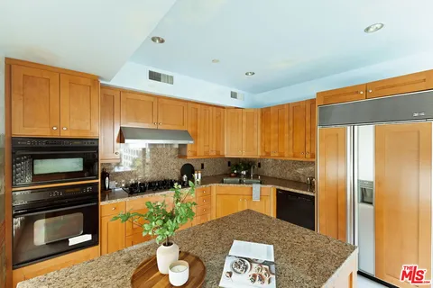 $1,949,000 | 10727 Wilshire Boulevard, Unit 501, Los Angeles, CA 90024