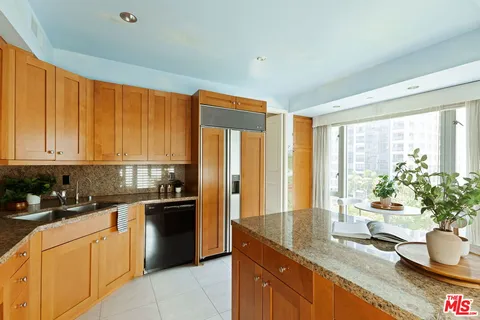 $1,949,000 | 10727 Wilshire Boulevard, Unit 501, Los Angeles, CA 90024