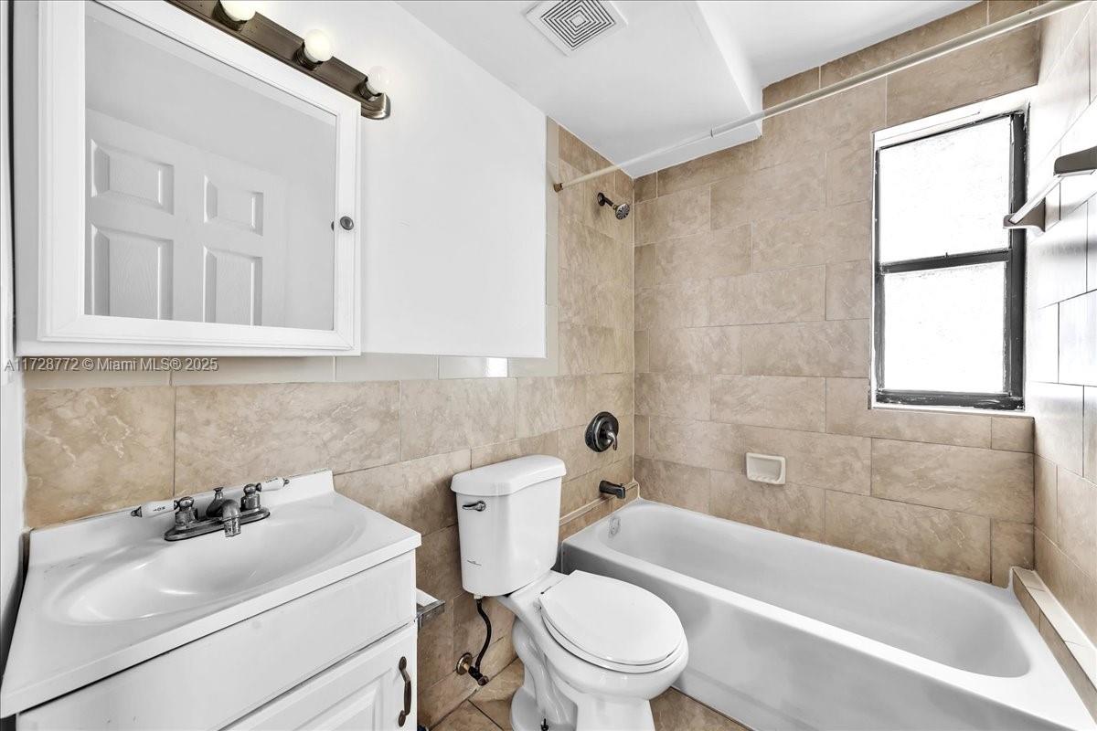 365 Northwest 8th Street, Unit 211 Miami, FL 33136 - Photo 17 of 29 a bathroom with a sink toilet and bathtub