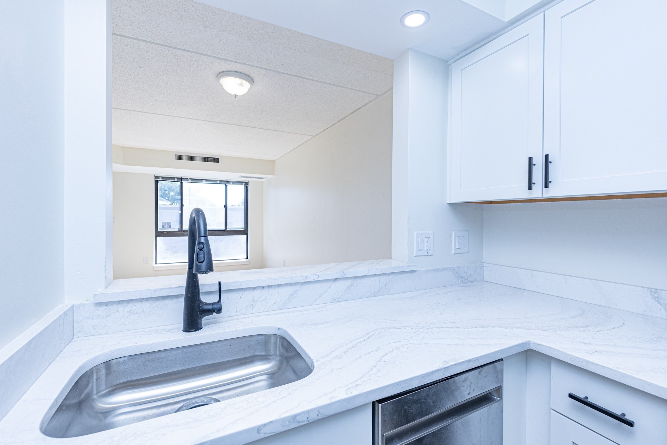 60 Rantoul Street, Unit 503N Beverly, MA 01915 - Photo 8 of 21 Gallery Image 8