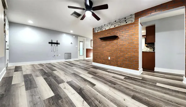 a view of a livingroom with a ceiling fan