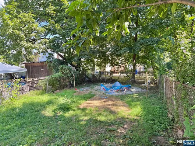 a view of backyard with a garden and trees