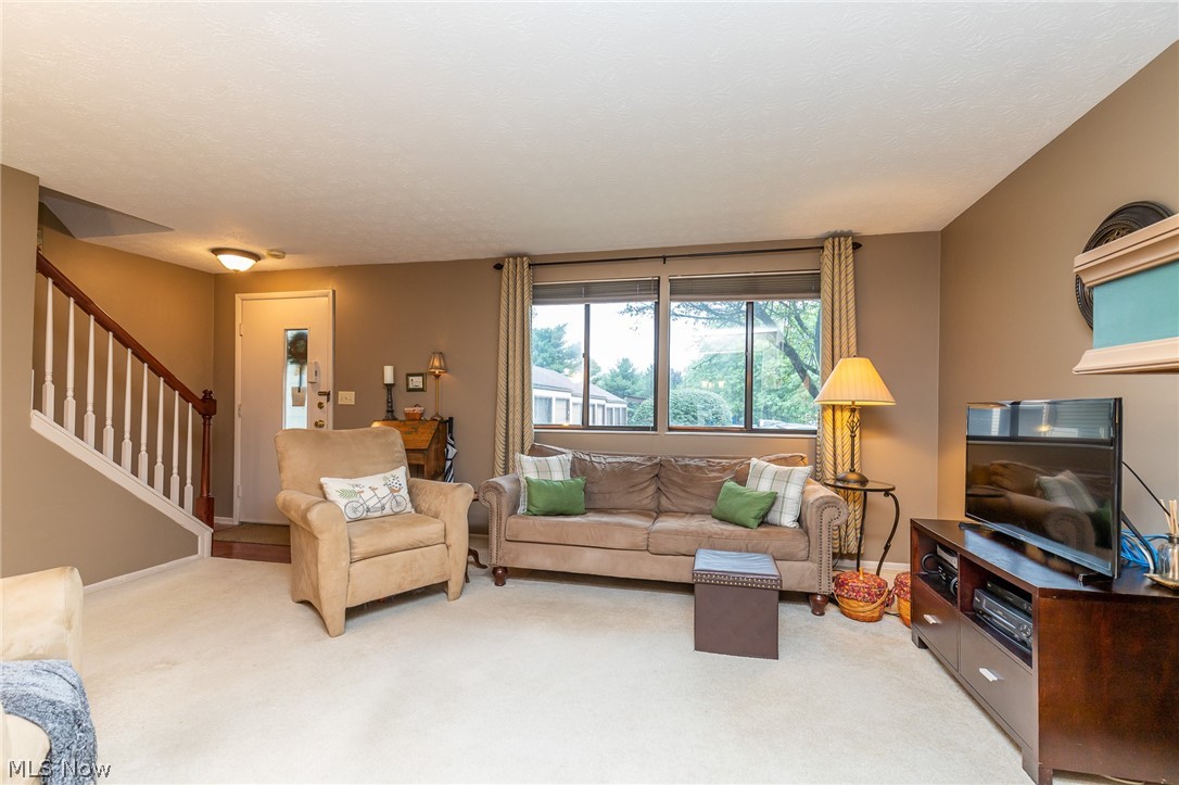 978 Hampton Ridge Drive Akron, OH 44313 - Photo 2 of 30
