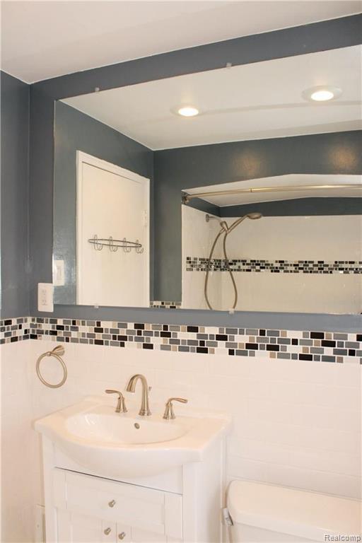 951 North Adams Road Birmingham, MI 48009 - Photo 16 of 23
