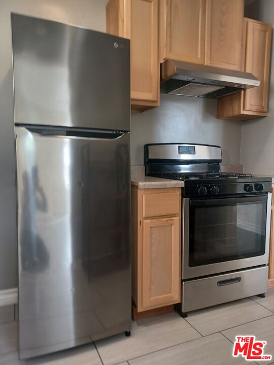 1427 17th Street Santa Monica, CA 90404 - Photo 8 of 13 a metallic refrigerator freezer sitting inside of a kitchen