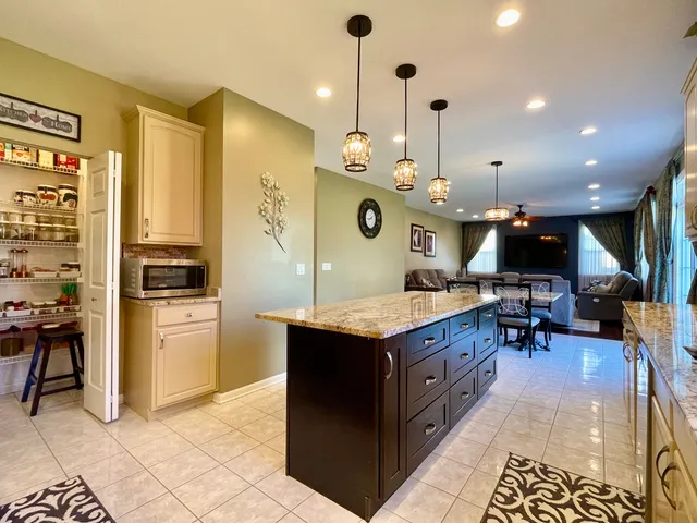 $449,000 | 1055 Christine Lane, Antioch, IL 60002