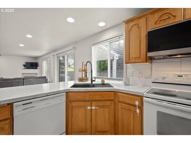 $555,000 | 11716 Northeast 42nd Court, Vancouver, WA 98686