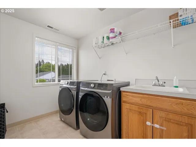 $555,000 | 11716 Northeast 42nd Court, Vancouver, WA 98686