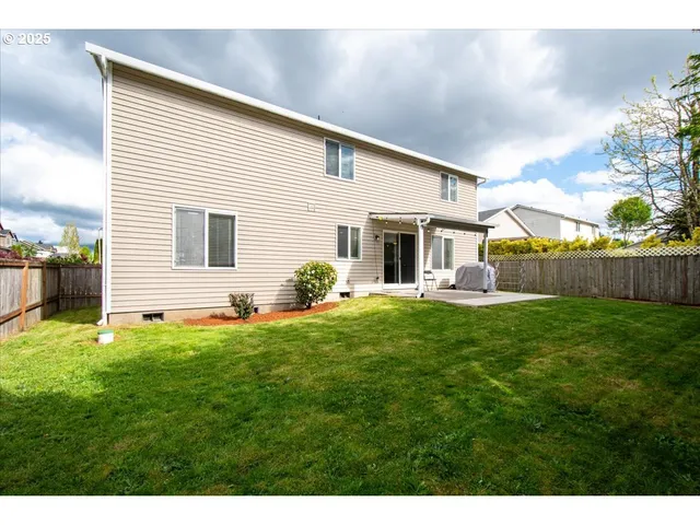 $555,000 | 11716 Northeast 42nd Court, Vancouver, WA 98686