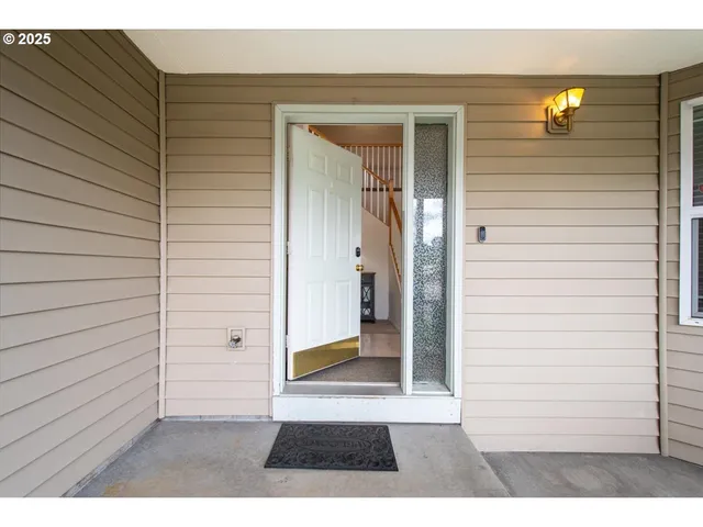 $555,000 | 11716 Northeast 42nd Court, Vancouver, WA 98686