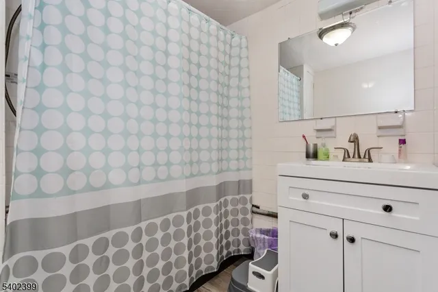 $2,100 | 76 Ridge Road, Unit 1, Oak Ridge, NJ 07438