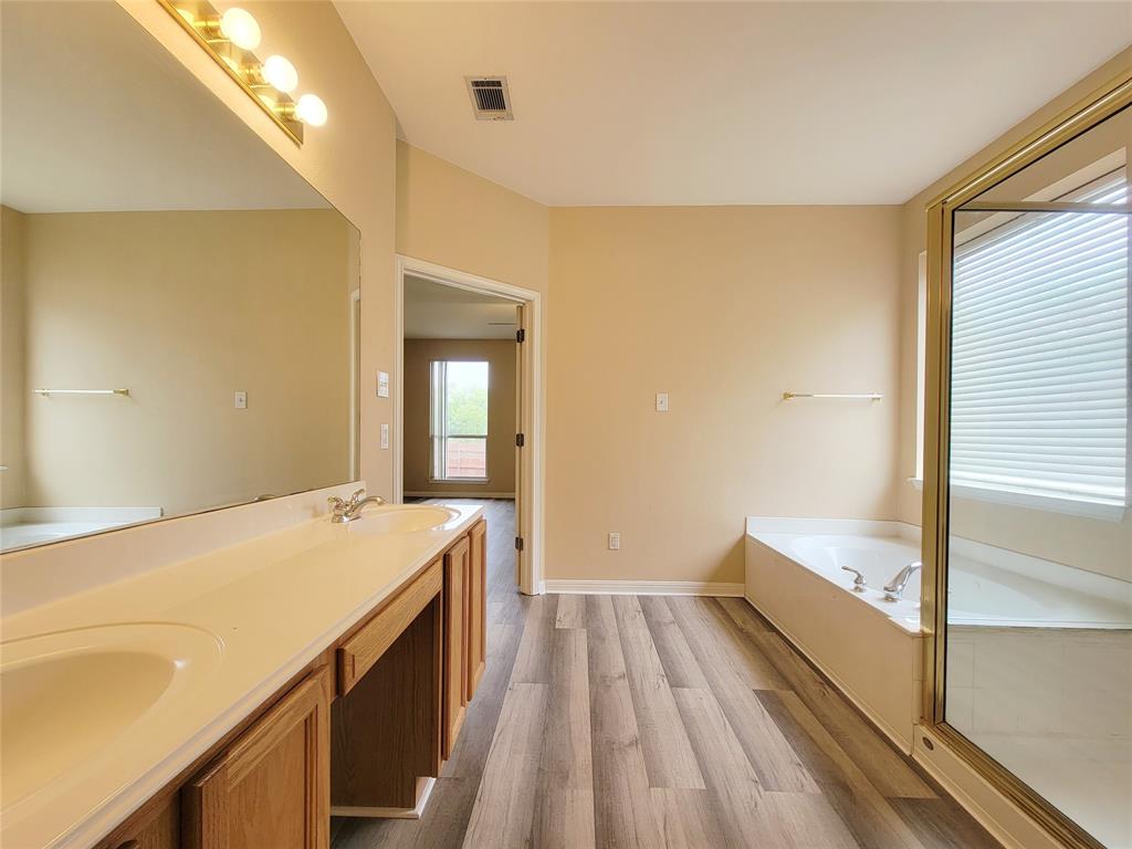 6708 Kilt Court Austin, TX 78754 - Photo 17 of 32 a bathroom with a sink and a bathtub