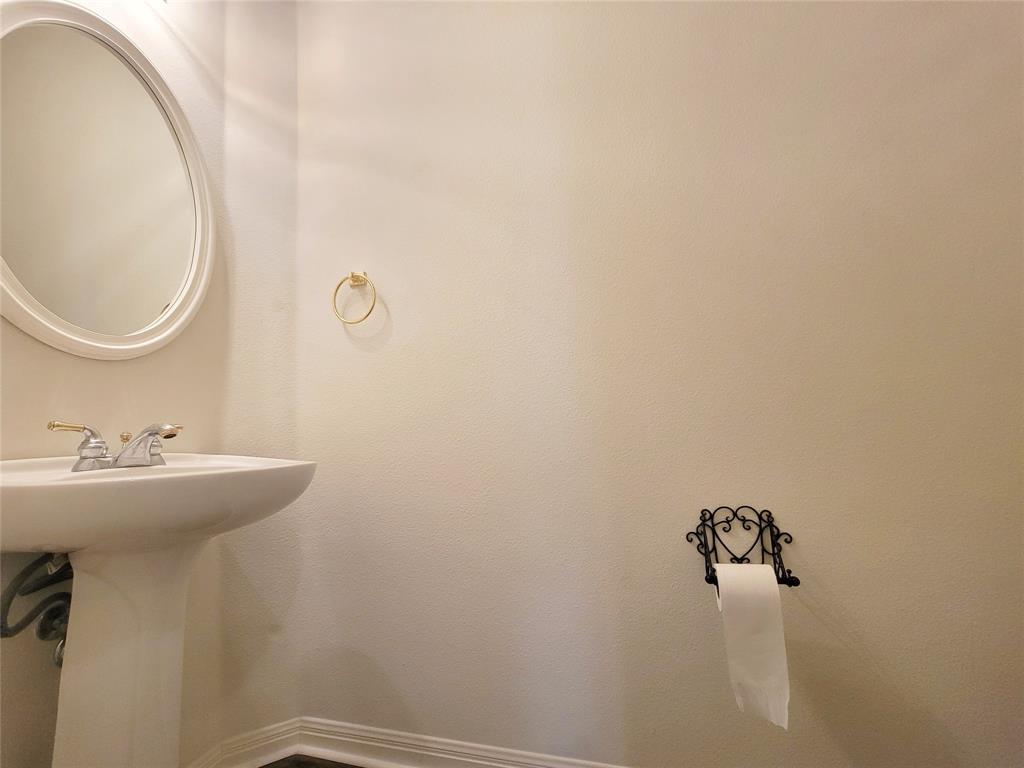 6708 Kilt Court Austin, TX 78754 - Photo 19 of 32 a bathroom with a sink and mirror