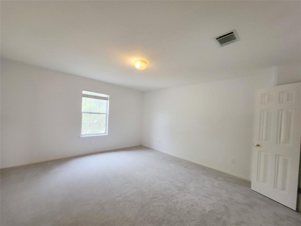 6708 Kilt Court Austin, TX 78754 - Photo 24 of 32 an empty room with a window