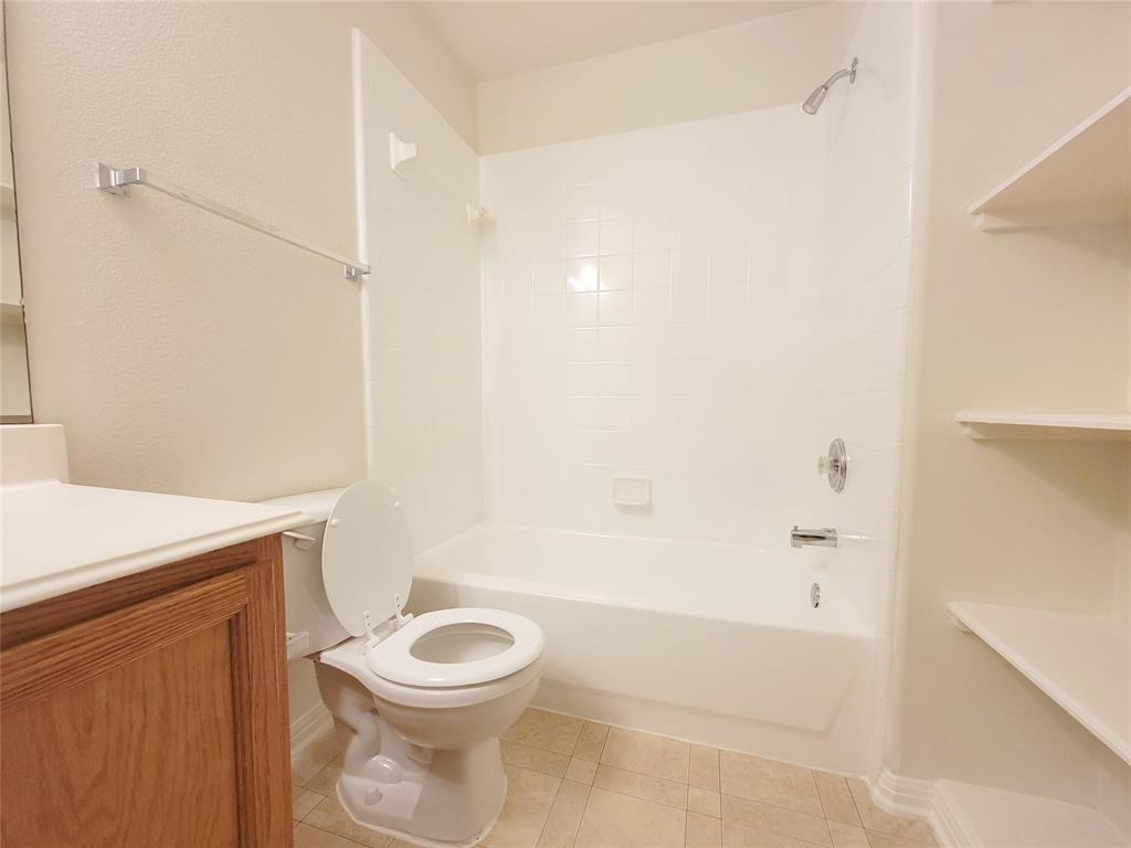 6708 Kilt Court Austin, TX 78754 - Photo 26 of 32 a bathroom with a toilet a sink and bathtub