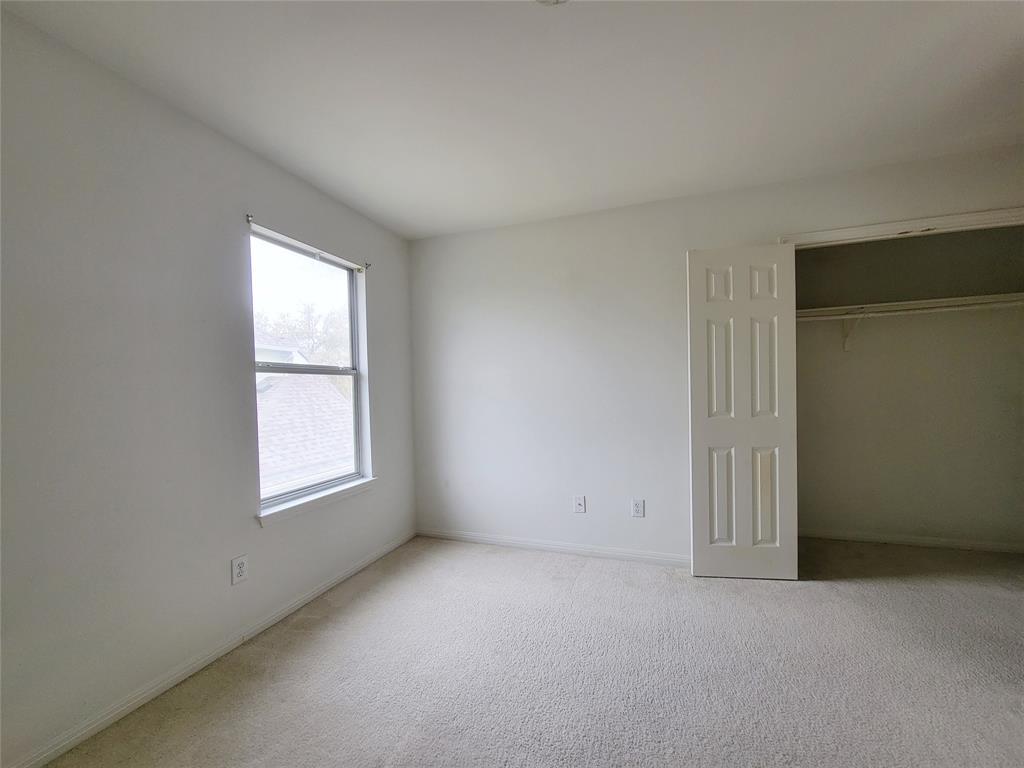 6708 Kilt Court Austin, TX 78754 - Photo 28 of 32 an empty room with windows