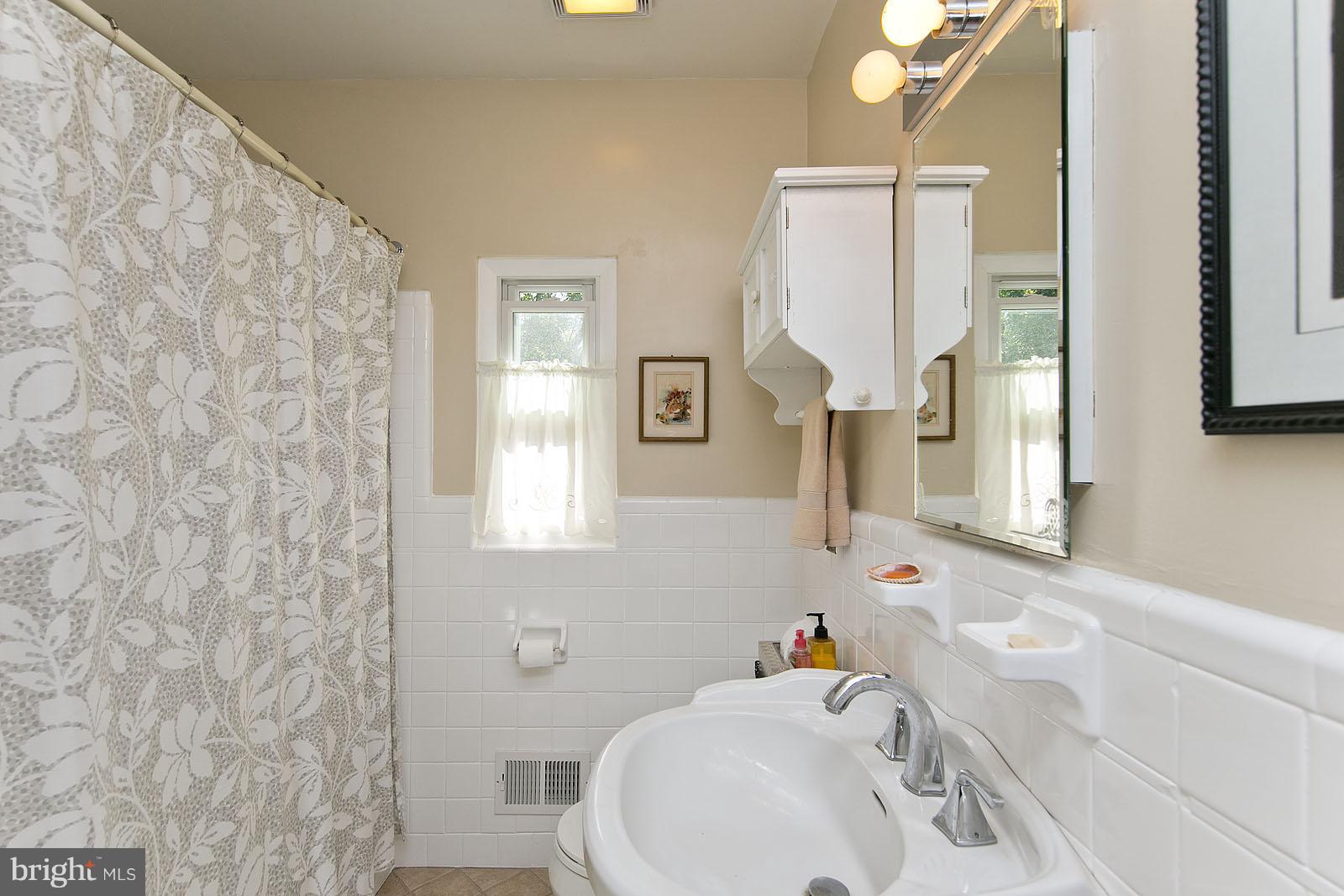 131 Roszel Road Winchester, VA 22601 - Photo 22 of 30 Bath
