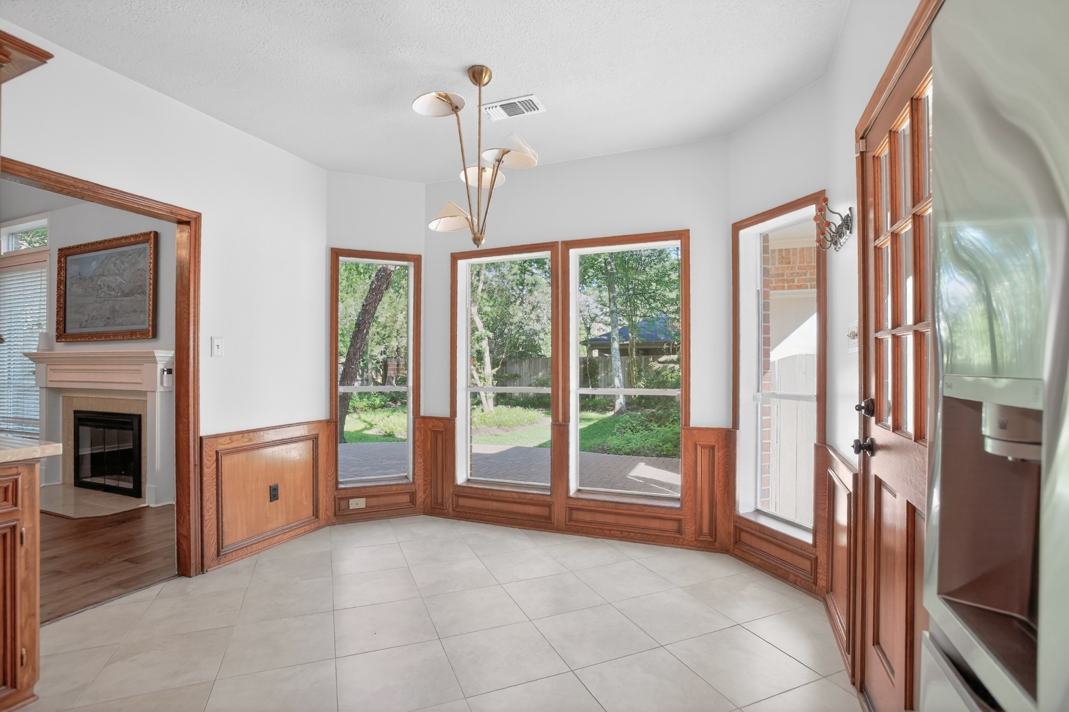 47 North Buck Ridge The Woodlands, TX 77381 - Photo 11 of 37 Charming Breakfast Nook With View of Backyard