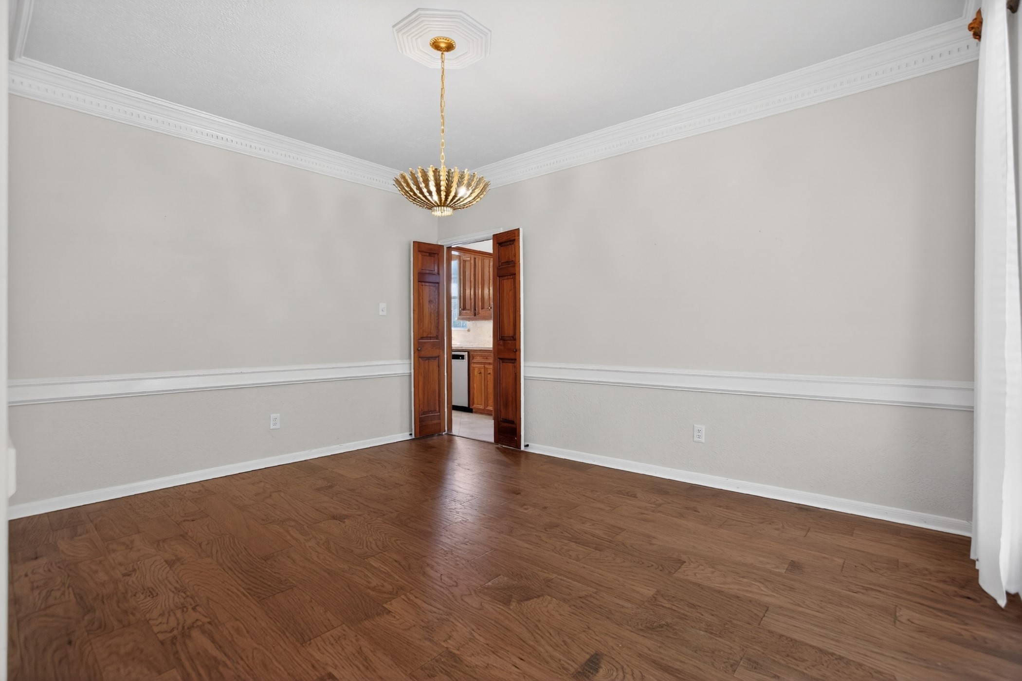 47 North Buck Ridge The Woodlands, TX 77381 - Photo 13 of 37