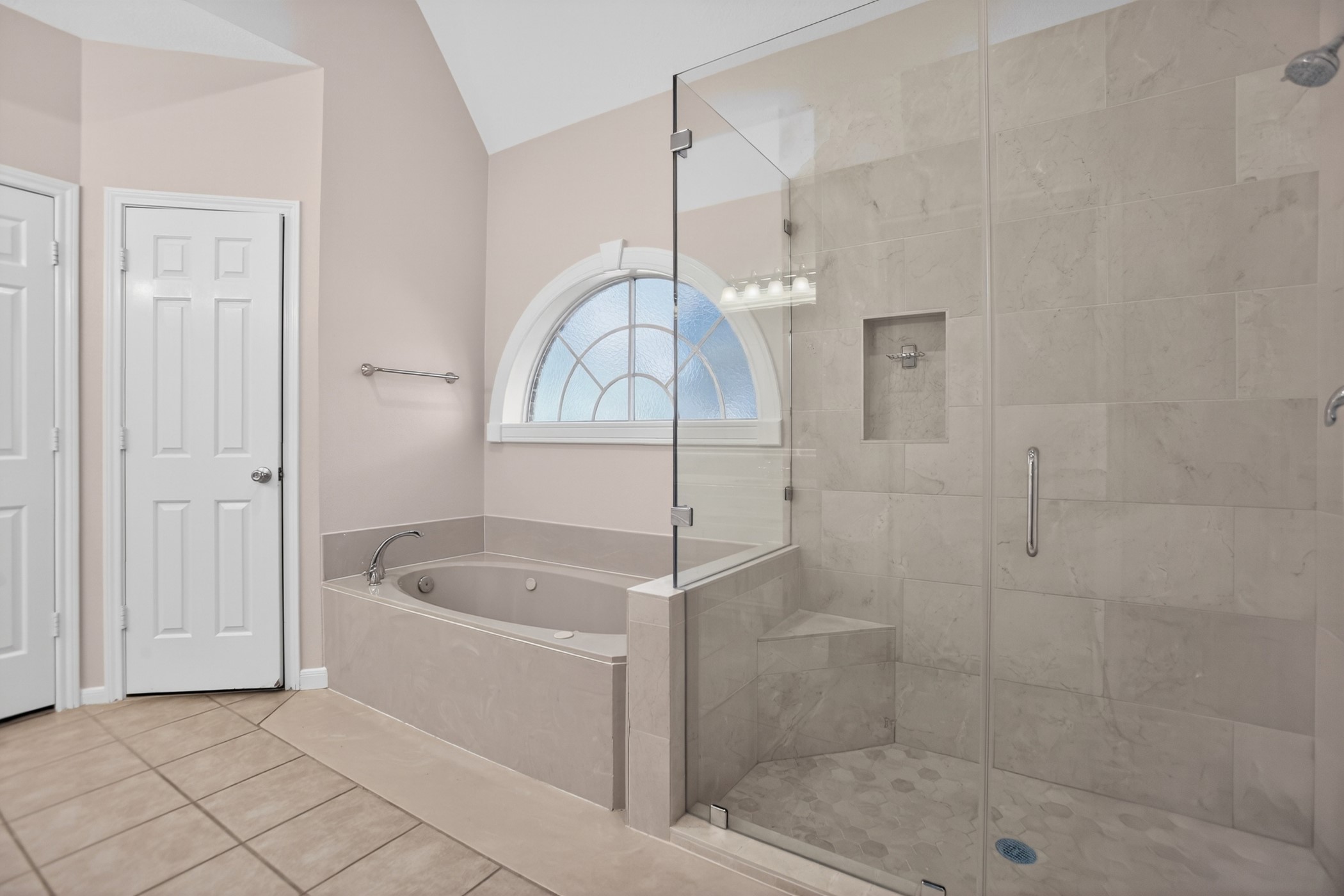 47 North Buck Ridge The Woodlands, TX 77381 - Photo 21 of 37 Primary Bathroom