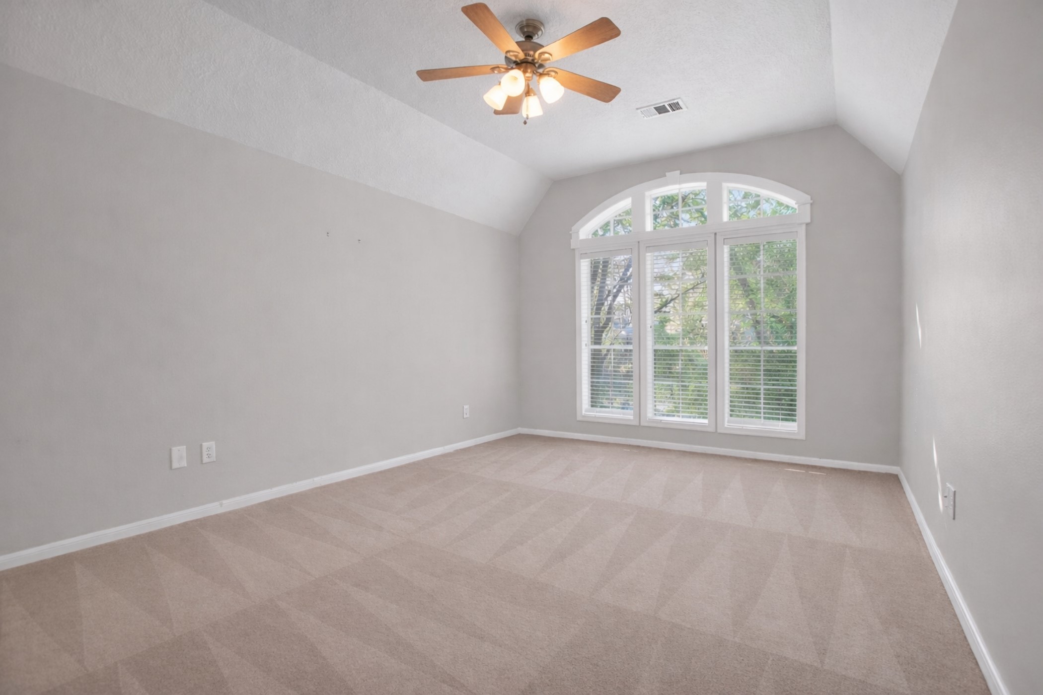 47 North Buck Ridge The Woodlands, TX 77381 - Photo 27 of 37 Ensuite Bedroom on Second Floor