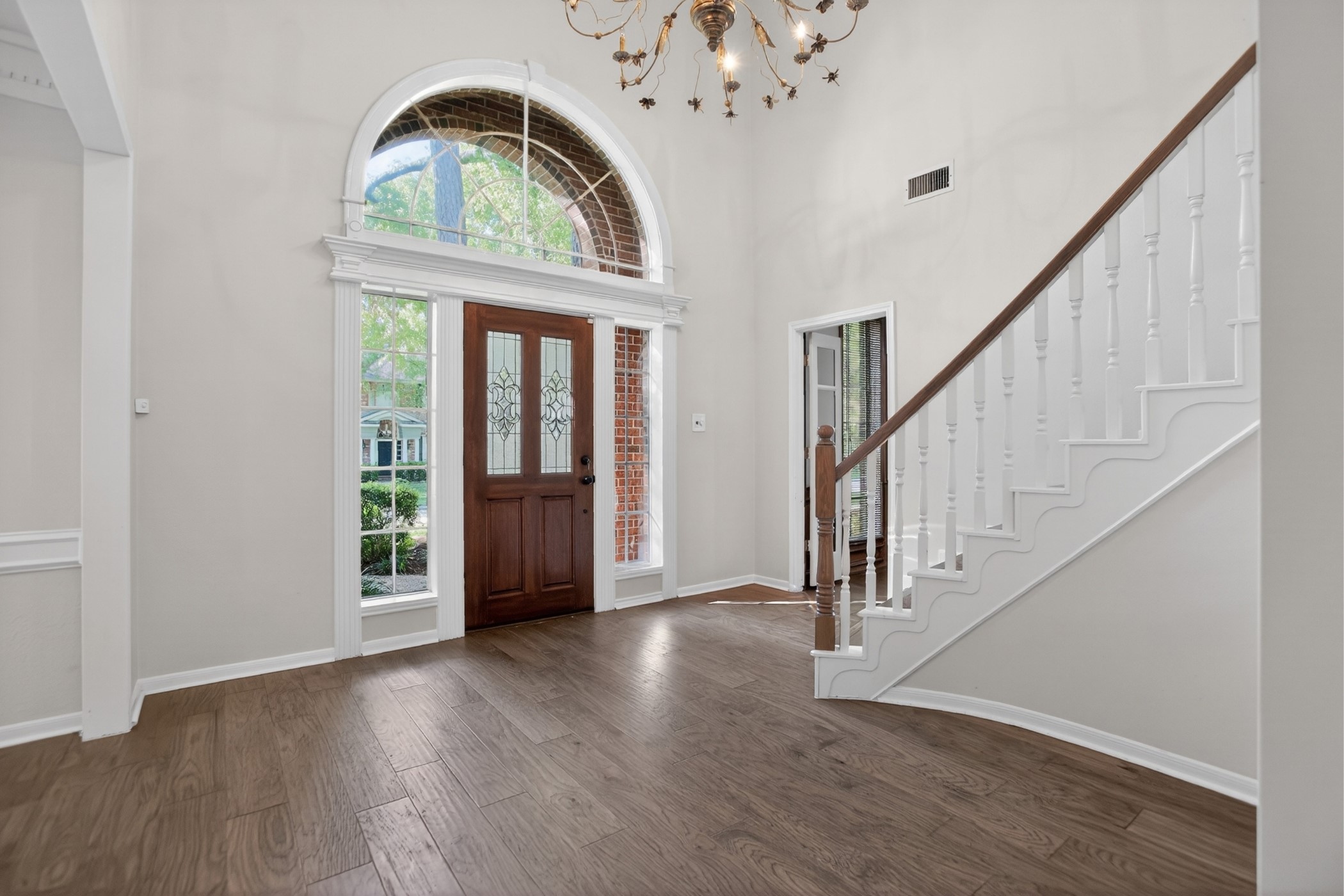 47 North Buck Ridge The Woodlands, TX 77381 - Photo 5 of 37