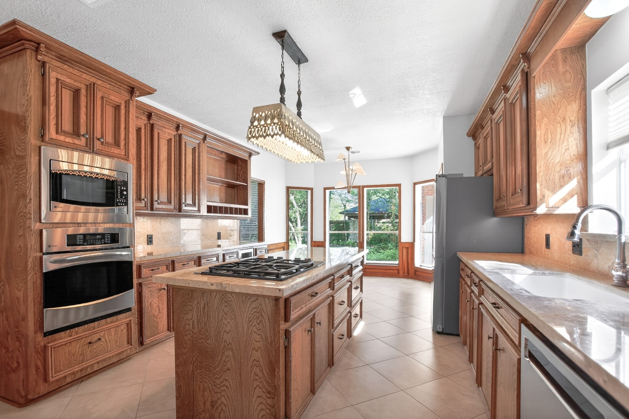 47 North Buck Ridge The Woodlands, TX 77381 - Photo 9 of 37