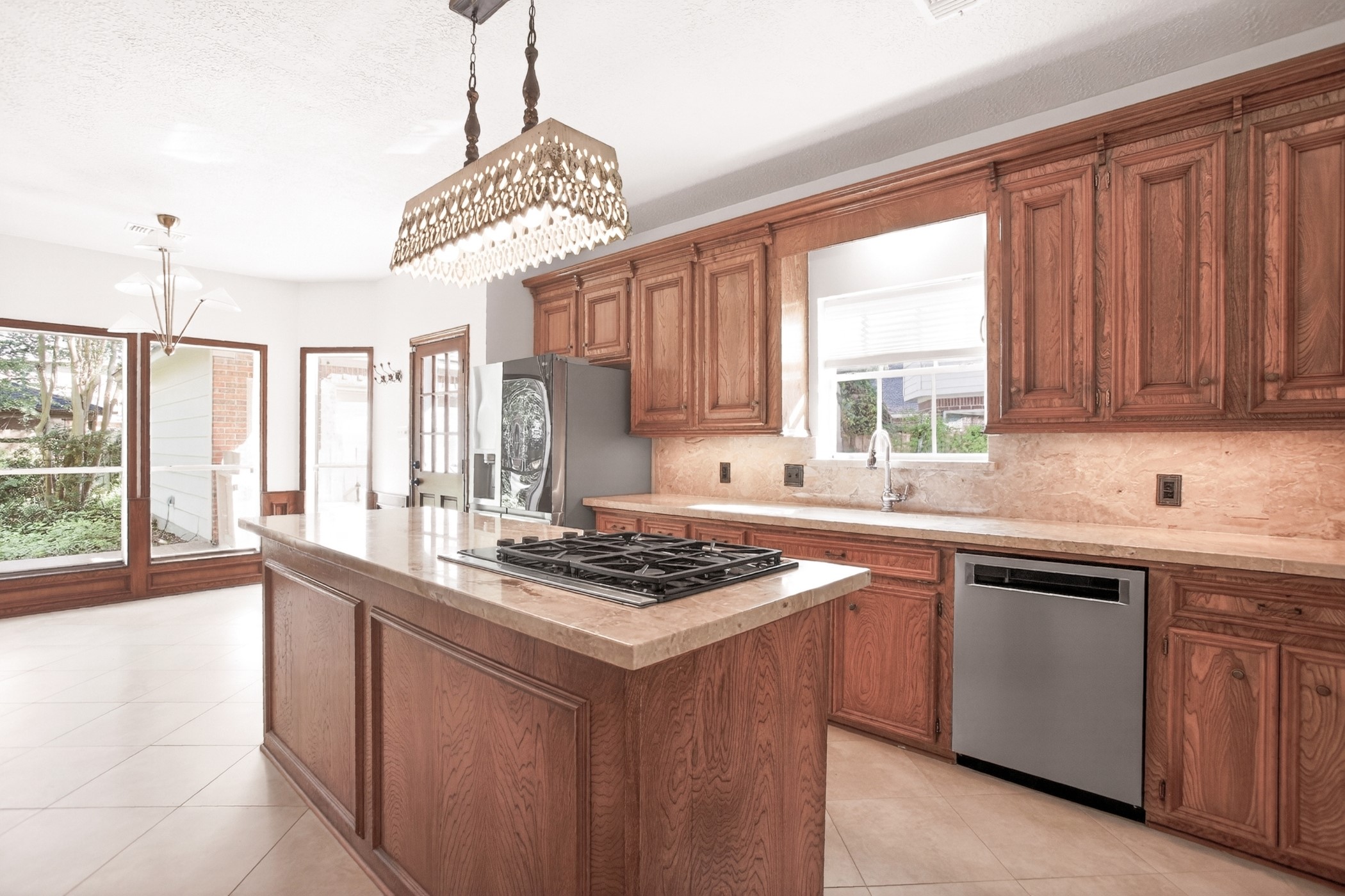 47 North Buck Ridge The Woodlands, TX 77381 - Photo 10 of 37