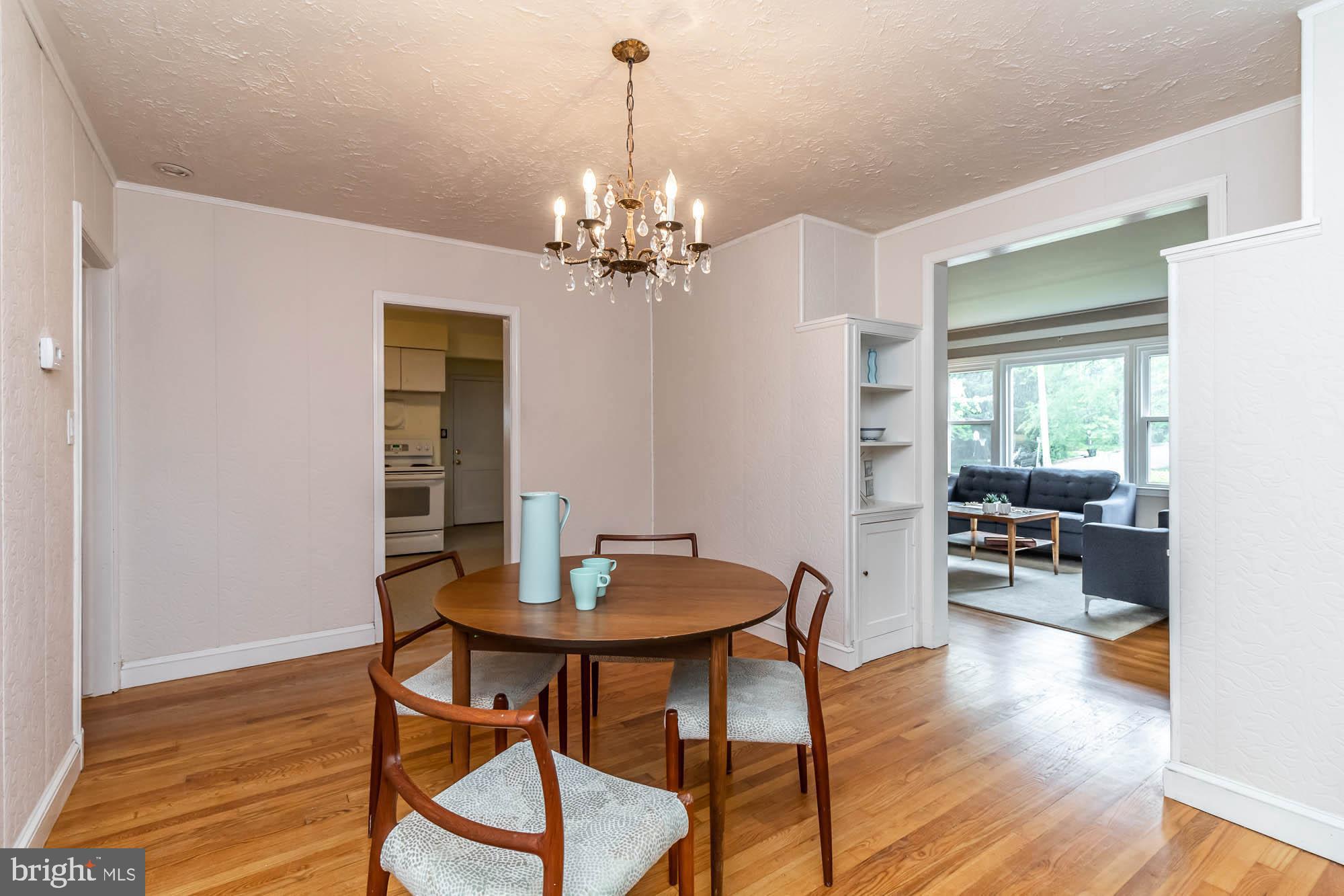 911 Weatherbee Road Baltimore, MD 21286 - Photo 11 of 34 DR opens to both kitchen and LR