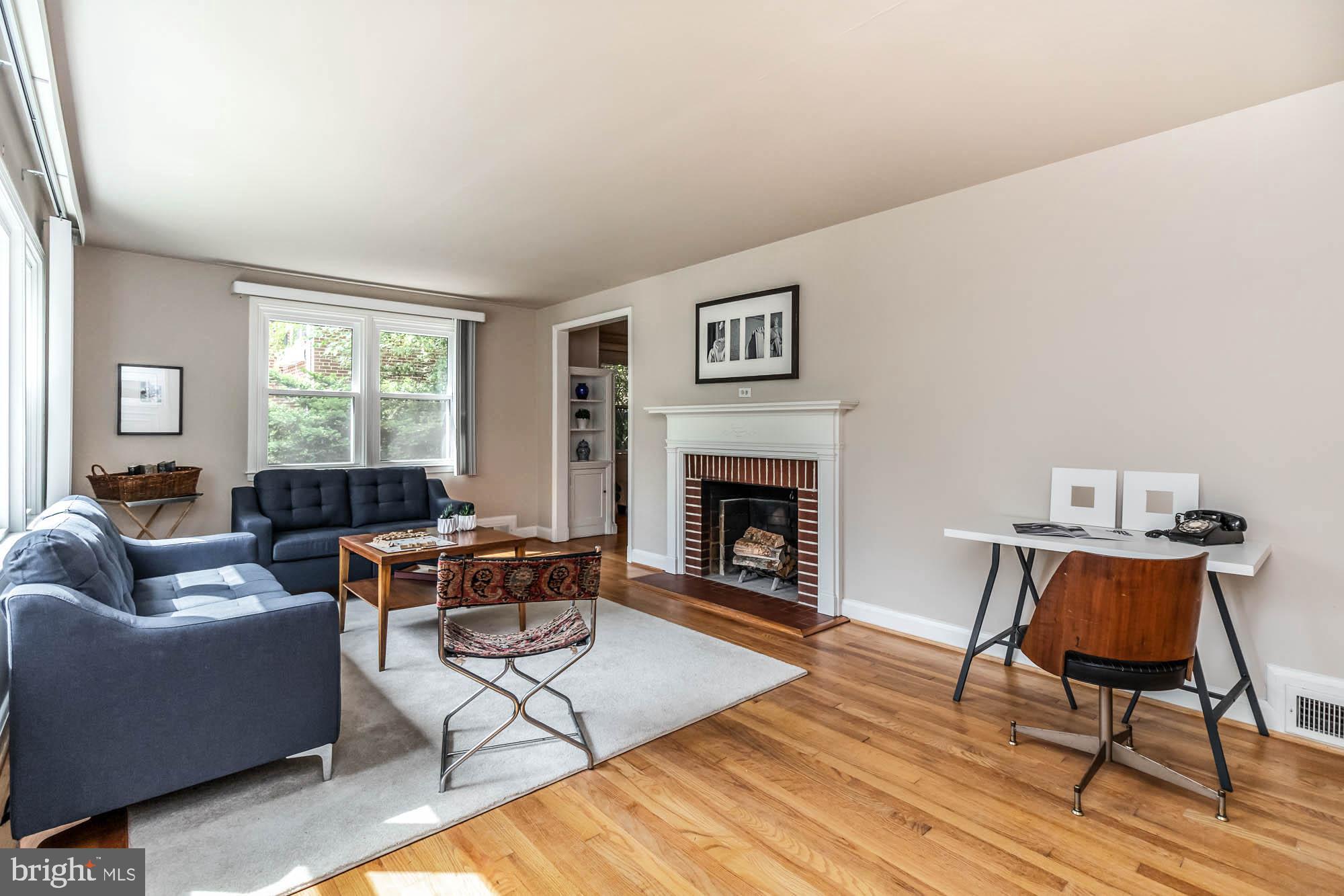 911 Weatherbee Road Baltimore, MD 21286 - Photo 4 of 34 Large sunny LR with wood burning FP