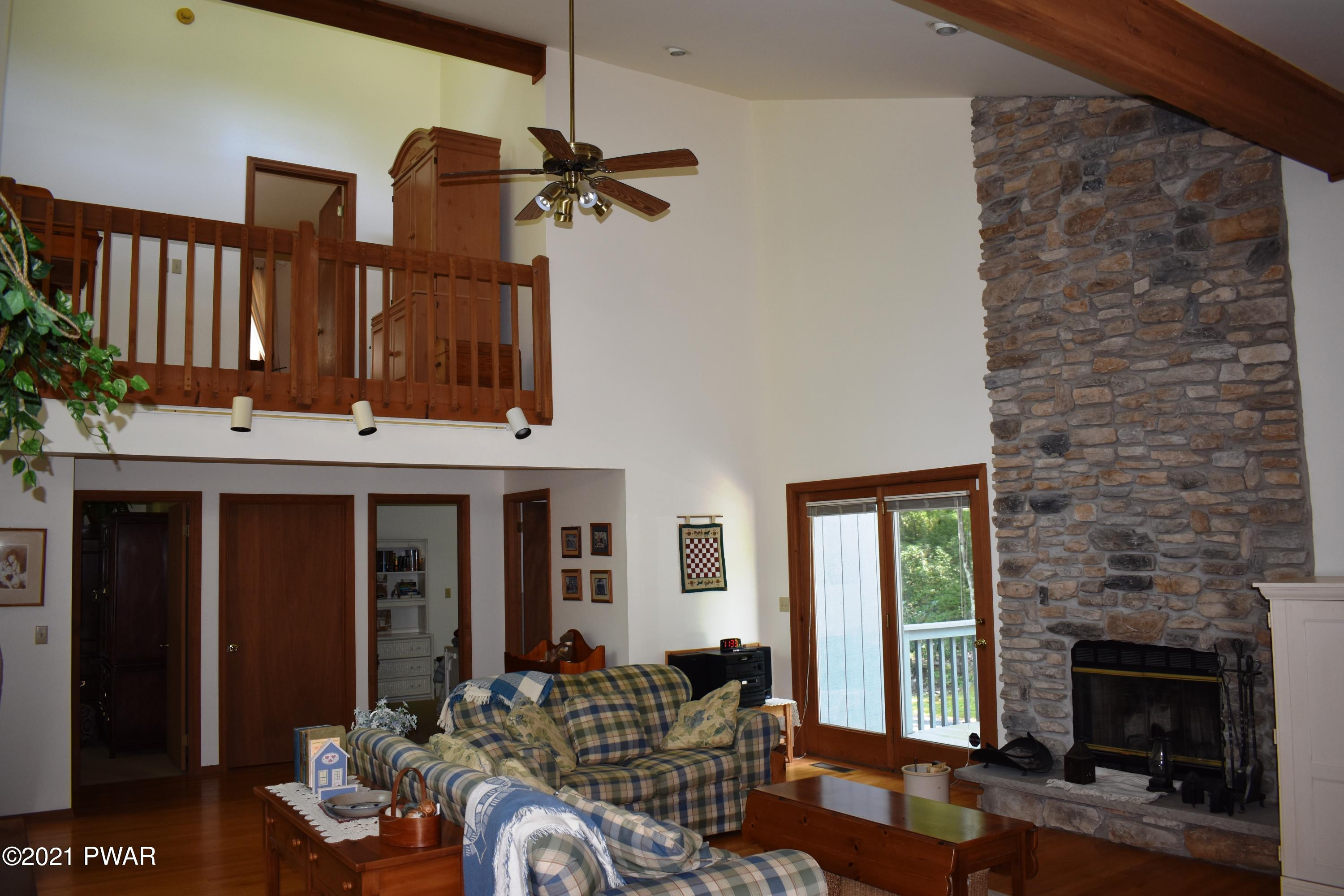 418 Maple Ridge Drive Hawley, PA 18428 - Photo 4 of 44 living room